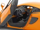 McLaren 570S bouwjaar 2016 oranje Met zilverachtig wielen 1:18 AUTOart
