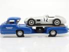 Set: Mercedes-Benz race transporter blauw Vraag me af Met Mercedes-Benz W196 #12 1:18 WERK83