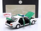 Mercedes-Benz 230E (W124) politi Byggeår 1989-1993 hvid / grøn 1:18 Norev