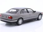 BMW 740i E38 serie 1 Anno di costruzione 1994 Grigio metallico 1:18 KK-Scale