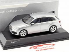 Audi Q7 Anno 2015 foglio argento 1:43 Spark
