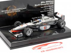 Mika Häkkinen McLaren Mercedes MP4/13 #8 campeón del mundo fórmula 1 1998 1:43 Minichamps