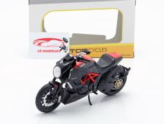 Ducati Diavel Carbon black / red 1:12 Maisto