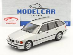 BMW 3 Series (E36) Touring Ano de construção 1995 prata 1:18 Model Car Group