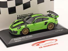 Porsche 911 (991 II) GT2 RS Weissach Package 2018 sinal verde / dourado aros 1:43 Minichamps