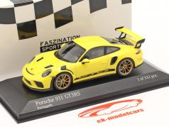 Porsche 911 (991 II) GT3 RS 2018 race geel / gouden velgen 1:43 Minichamps