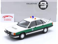Audi 100 C3 politi Byggeår 1989 grøn / hvid 1:18 Triple9