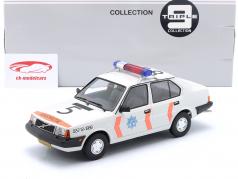 Volvo 340 police Pays-Bas 1987 blanc 1:18 Triple9