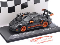 Porsche 911 (992) GT3 RS Weissach-Paket 2023 черный / апельсин 1:43 Minichamps