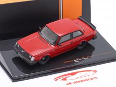 Volvo 242 Custom Año de construcción 1980 rojo 1:43 Ixo