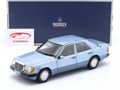 Mercedes-Benz 230E (W124) Año de construcción 1990 Azul claro metálico 1:18 Norev