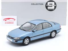 Opel Omega B 建设年份 1996 极地蓝 金属的 1:18 Triple9
