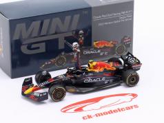 S. Pérez Red Bull RB18 #11 ganhador Monaco GP Fórmula 1 2022 1:64 TrueScale