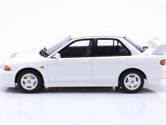 Mitsubishi Lancer Evolution III Ano de construção 1995 branco 1:18 OttOmobile