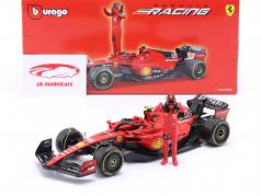 Carlos Sainz jr. Ferrari SF-23 #55 формула 1 2023 с фигура 1:24 BBurago