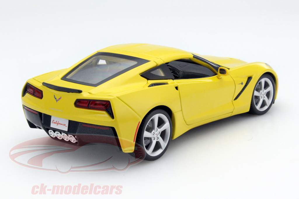 Chevrolet Corvette Stingray ano 2014 amarelo 1:18 Maisto