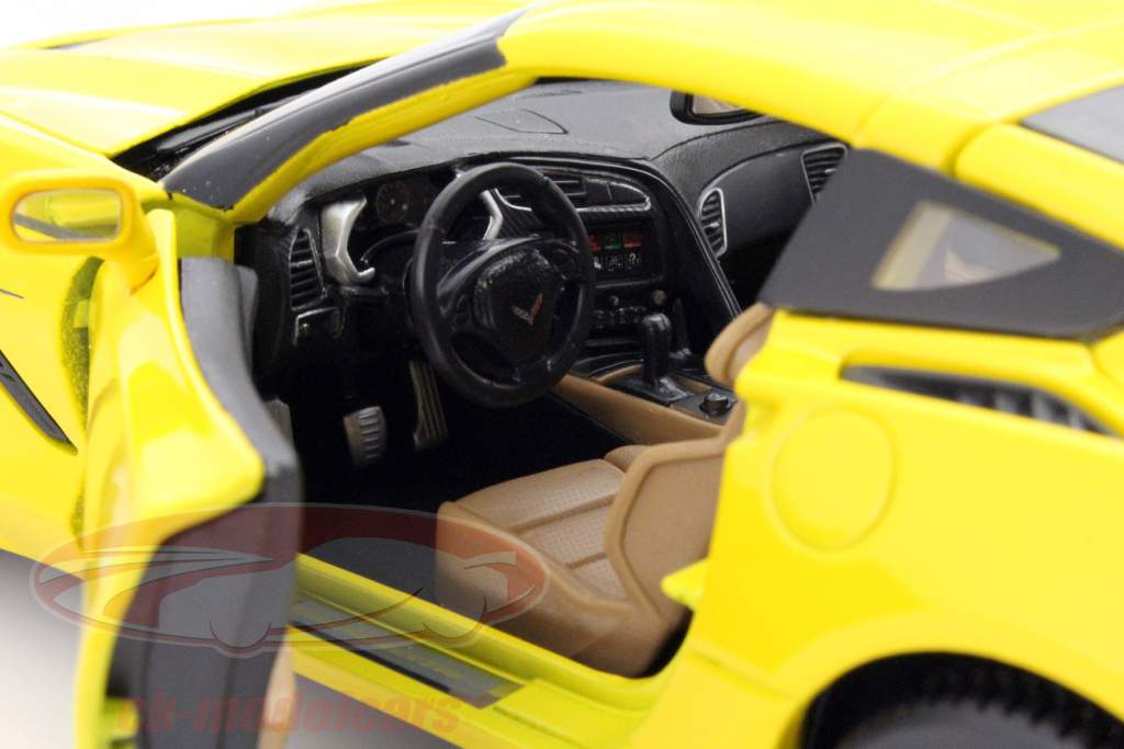 Chevrolet Corvette Stingray ano 2014 amarelo 1:18 Maisto