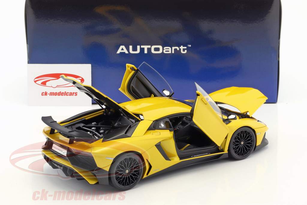 Lamborghini Aventador LP750-4 SV Opførselsår 2015 gul 1:18 AUTOart