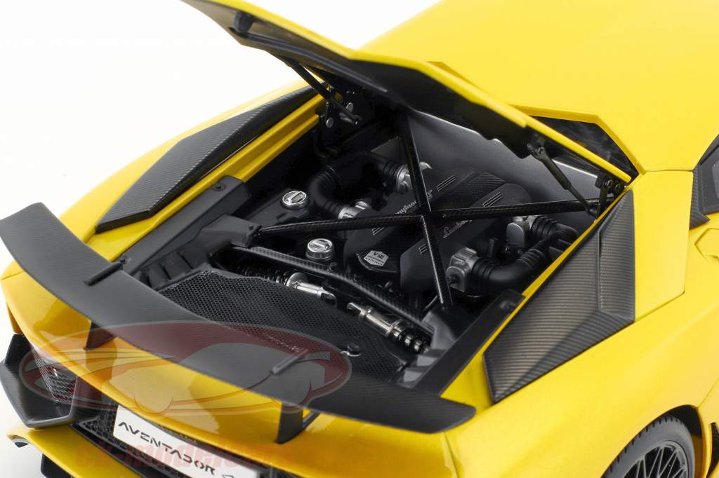 Lamborghini Aventador LP750-4 SV Год постройки 2015 желтый 1:18 AUTOart