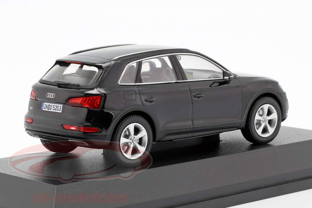 Audi Q5 mythe zwart 1:43 iScale