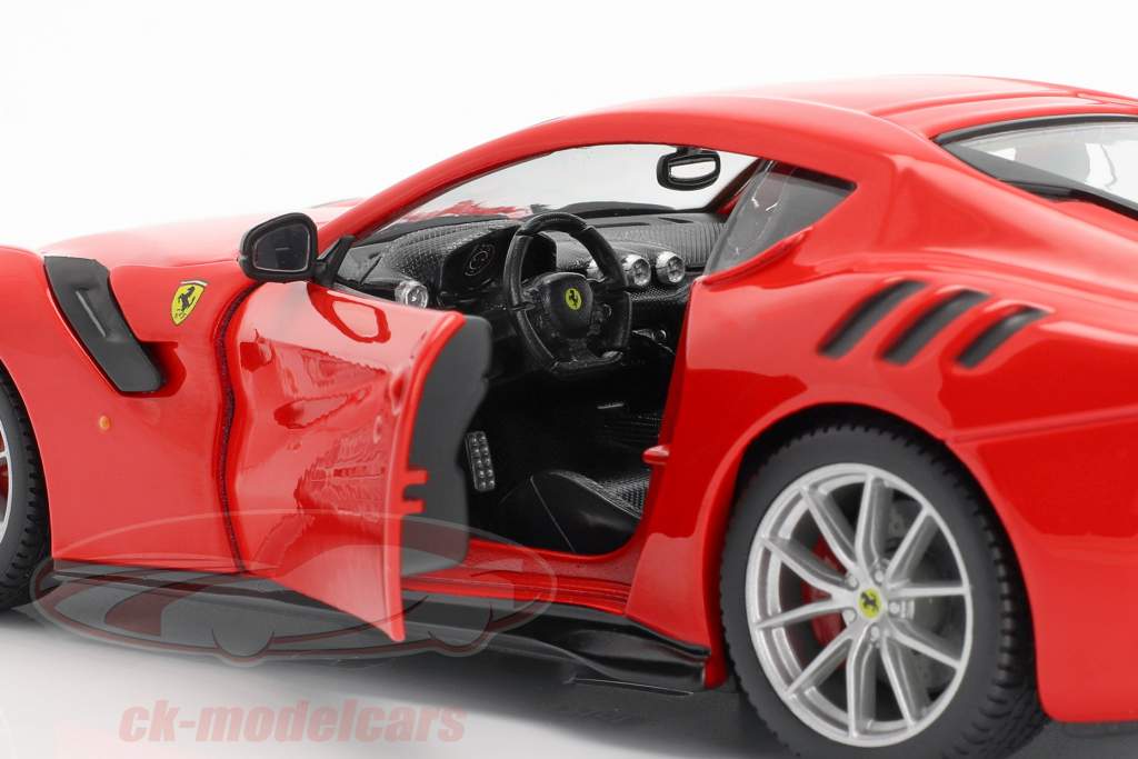 Ferrari F12 TDF année de construction 2016 rouge 1:24 Bburago