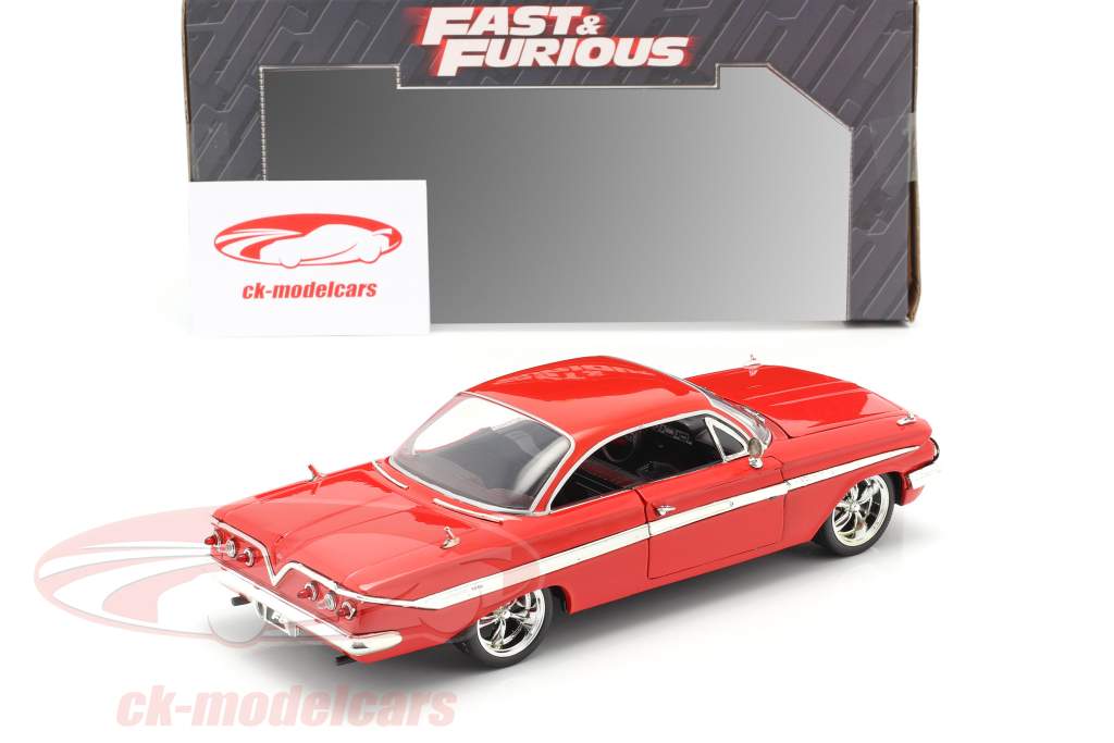 Dom's Chevrolet Impala Fast and Furious 8 2017 赤 1:24 Jada Toys