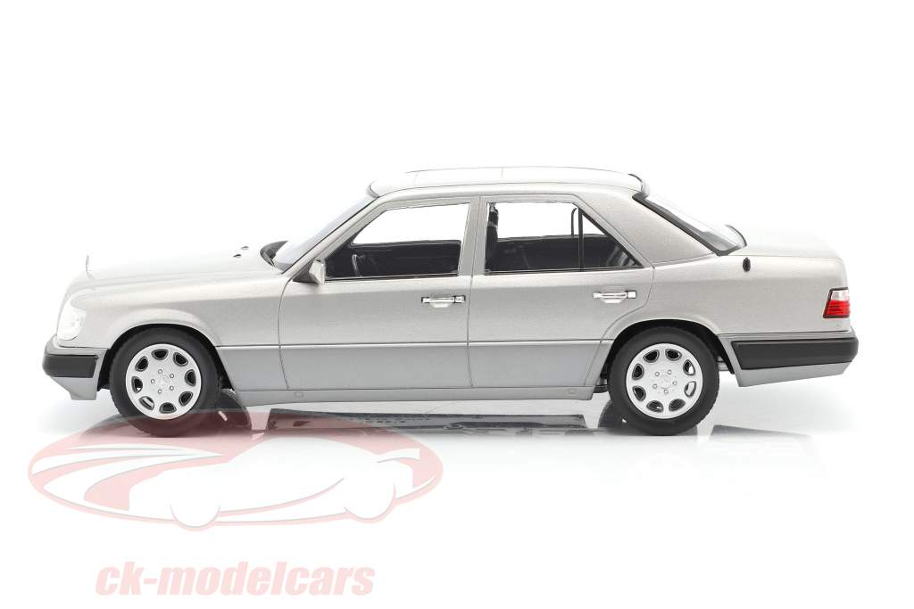 iScale 1:18 Mercedes-Benz E-Klasse (W124) year 1989 astral silver