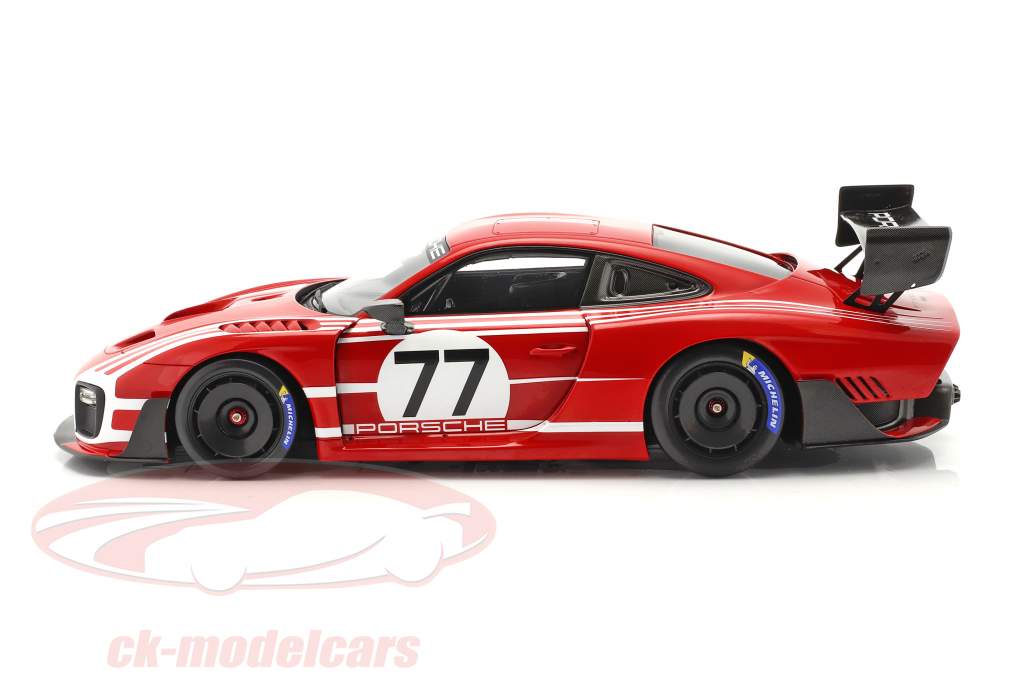 Porsche 935 ベース オン 911 GT2 RS Clubsport Salzburg #77 と ショーケース 1:18 Spark