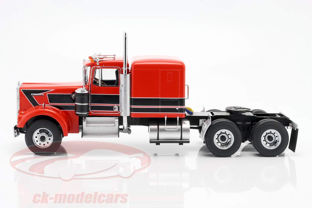Kenworth W900 truck red / black 1:18 Road Kings