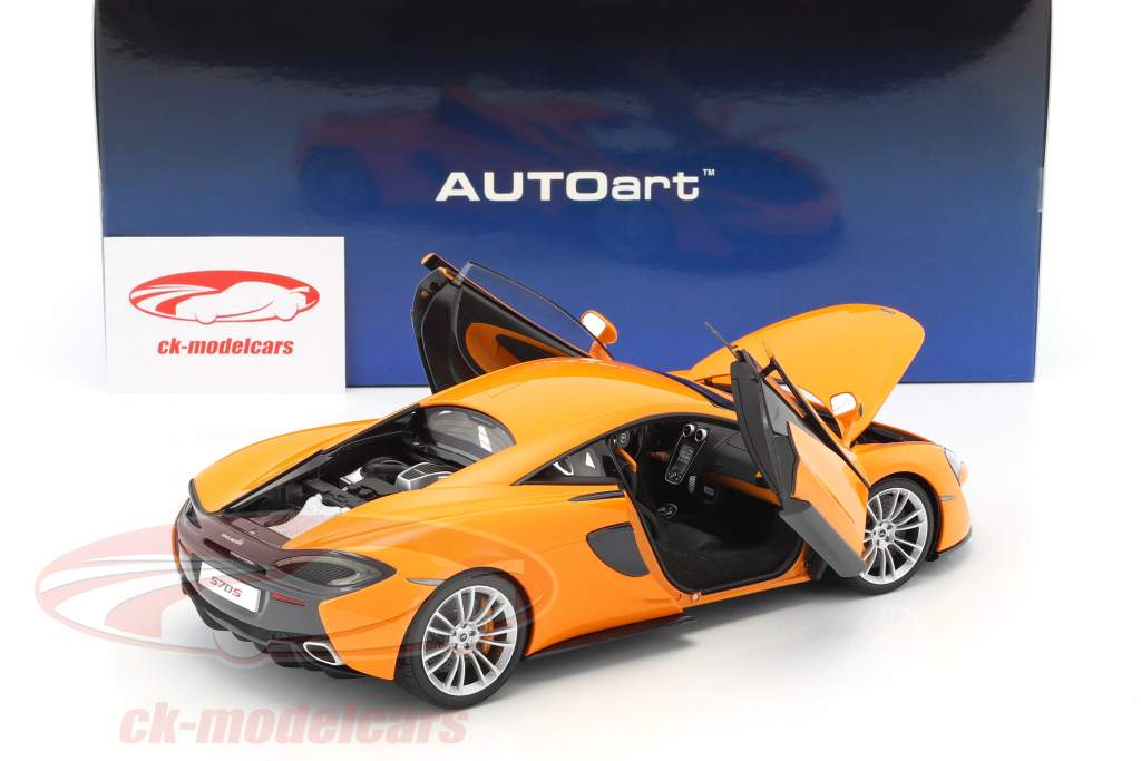 McLaren 570S bouwjaar 2016 oranje Met zilverachtig wielen 1:18 AUTOart