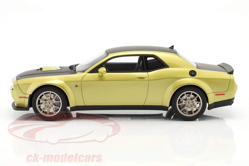Dodge Challenger R/T Scat Pack Widebody 緑 メタリック / 黒 1:18 GT-Spirit