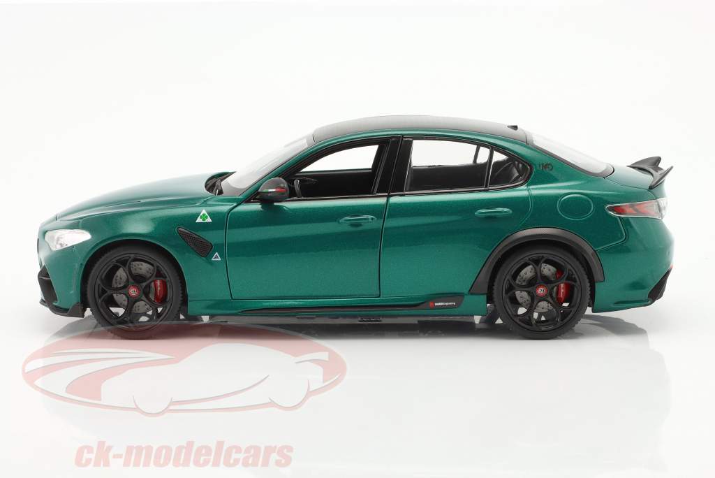 Alfa Romeo Giulia GTA Ano de construção 2020 Montreal verde metálico 1:18 Bburago