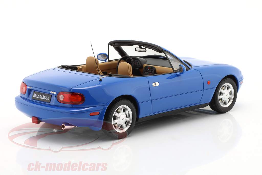 Ottomobile 1:18 Mazda MX-5 roadster Bouwjaar 1990 blauw OT934
