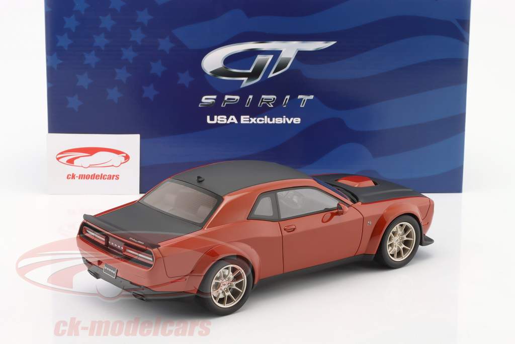 Dodge Challenger SRT Scat Pak Widebody Bouwjaar 2020 oranje / zwart 1:18 GT-Spirit