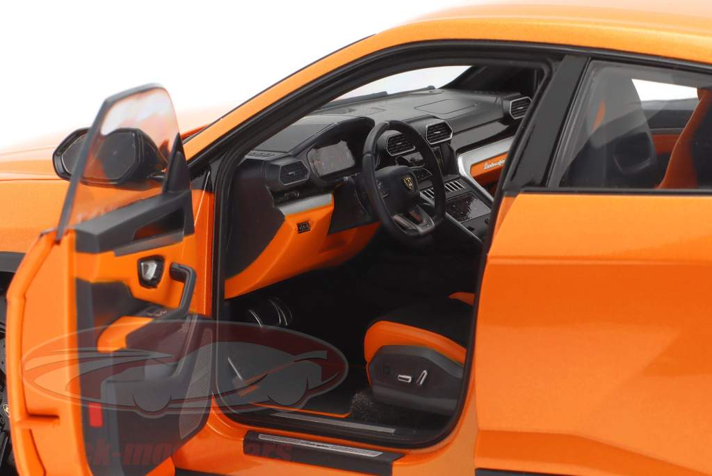 Lamborghini Urus Bouwjaar 2018 borealis oranje 1:18 AutoArt