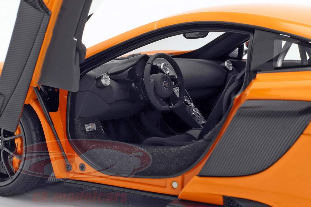 McLaren 675 LT ano de construção 2016 McLaren laranja 1:18 AUTOart