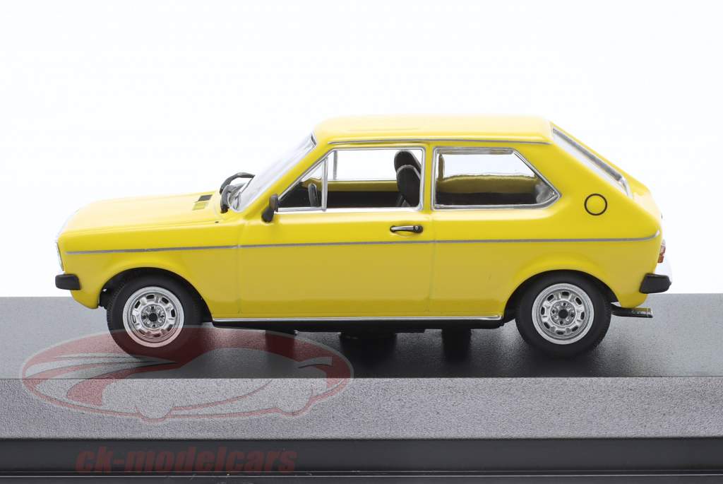 Audi A 50 Bouwjaar 1975 geel 1:43 Minichamps