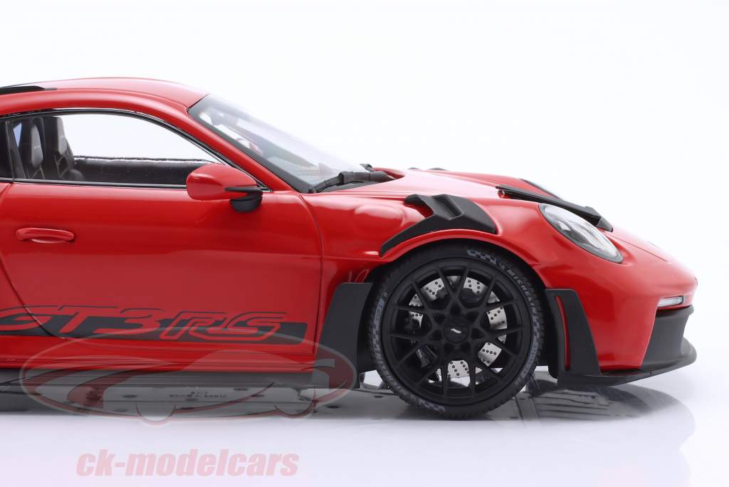 Porsche 911 (992) GT3 RS Año de construcción 2023 rojo / negro llantas 1:18 Minichamps