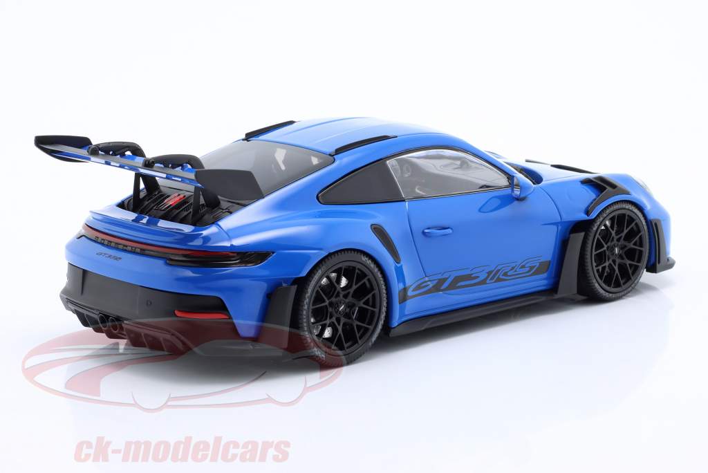 Porsche 911 (992) GT3 RS 2023 blauw / zwart velgen 1:18 Minichamps