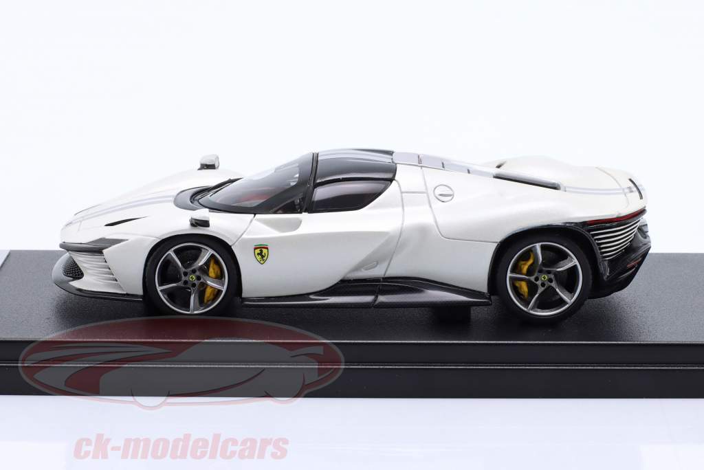 Ferrari Daytona SP3 Byggeår 2021 perlehvid 1:43 LookSmart