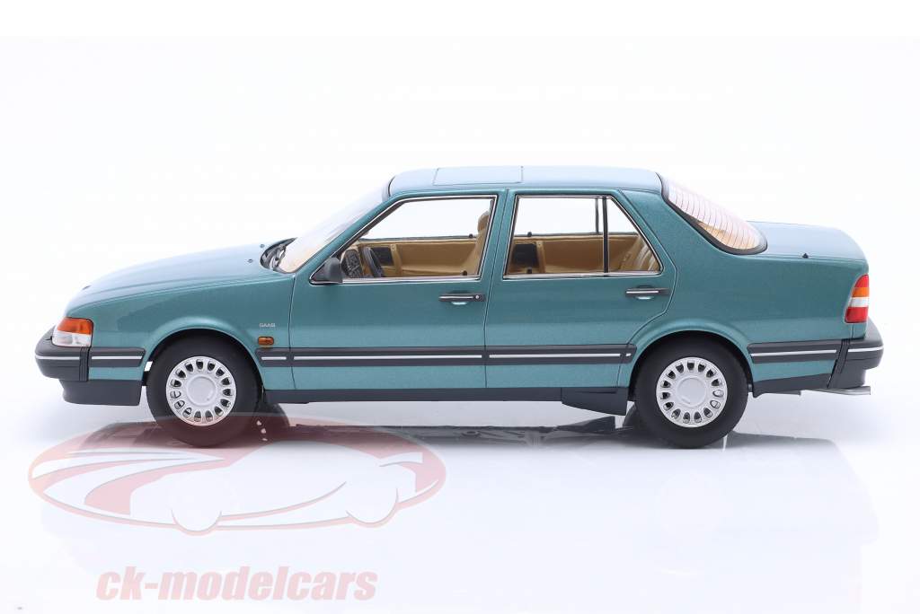 Triple9 1:18 Saab 9000 CD Turbo Ano de construção 1990 verde 