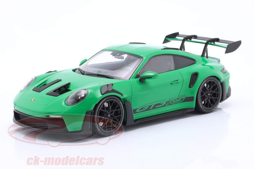 Porsche 911 (992) GT3 RS Baujahr 2023 grün / schwarze Felgen 1:18 Minichamps