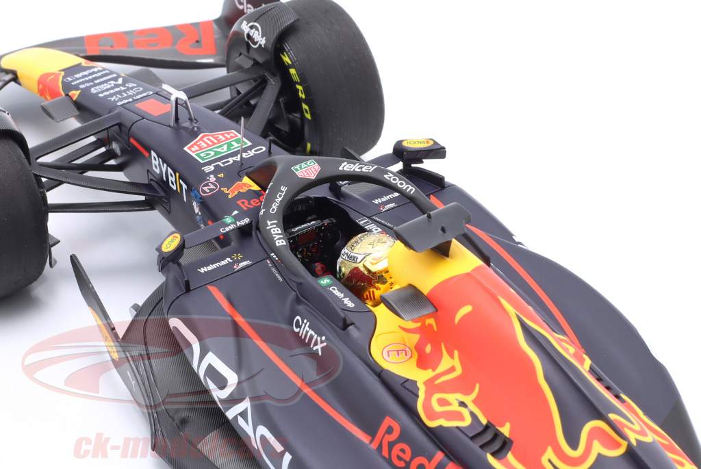 M. Verstappen Red Bull RB18 #1 winnaar Aboe Dabi GP formule 1 2022 1:18 Minichamps