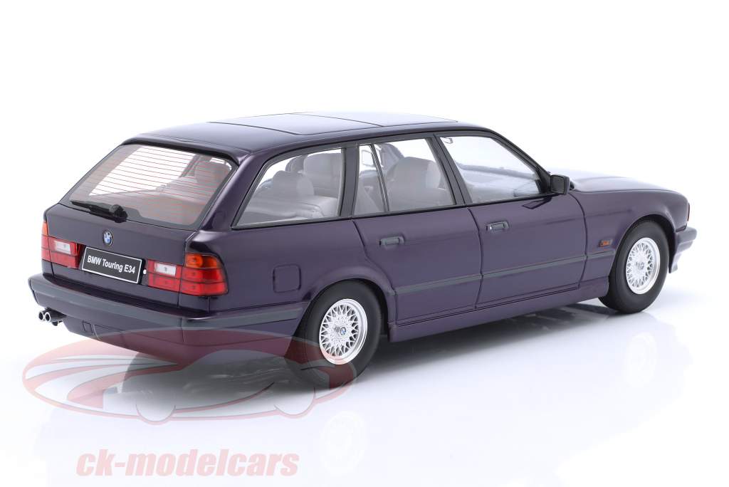 BMW 5s serie E34 Touring Año de construcción 1996 Violeta metálico 1:18 Triple9