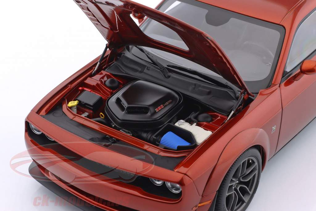 Dodge Challenger R/T Scat Pack Shaker Widebody 2022 シナモンブラウン 1:18 AUTOart