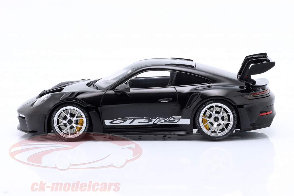 Porsche 911 (992) GT3 RS Год постройки 2023 черный / серебро автомобильные диски 1:18 Minichamps