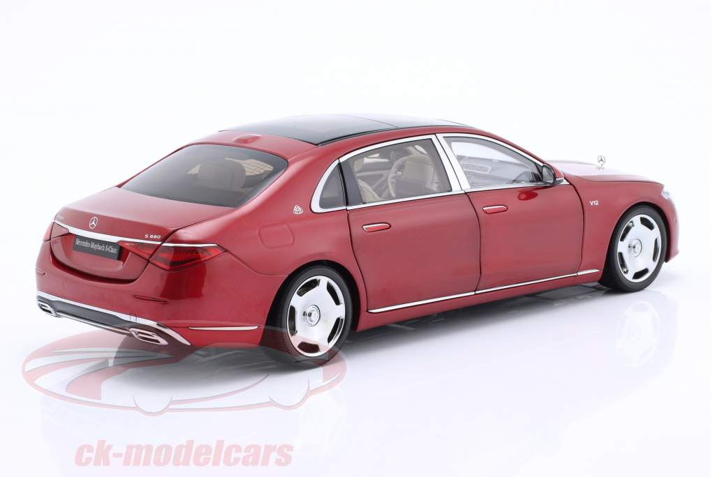 Mercedes-Benz Maybach Clase S (Z223) 2021 rojo patagonia 1:18 Almost Real
