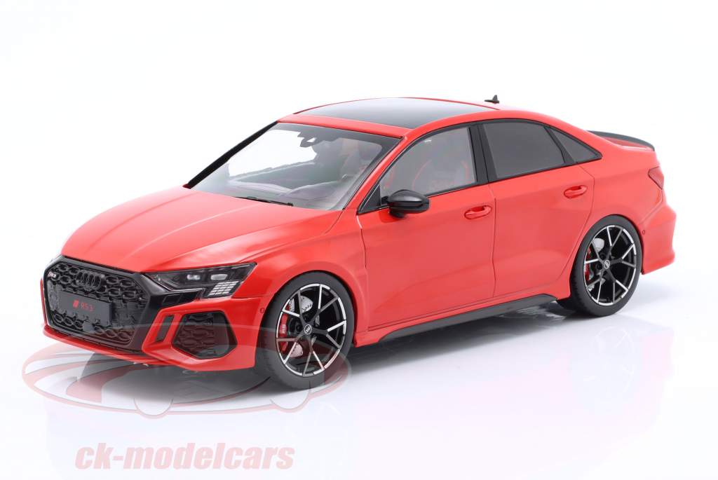 Audi RS3 (8Y) Limousine Byggeår 2022 rød 1:18 Ixo