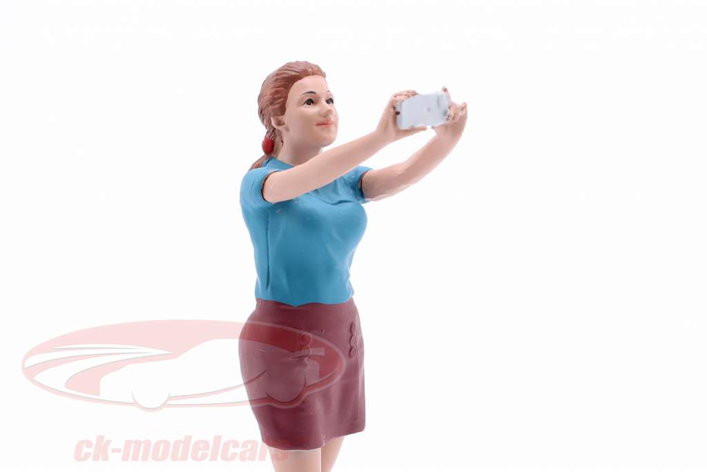 Diorama figur serie #702 Kvinde med Smartphone 1:18 American Diorama