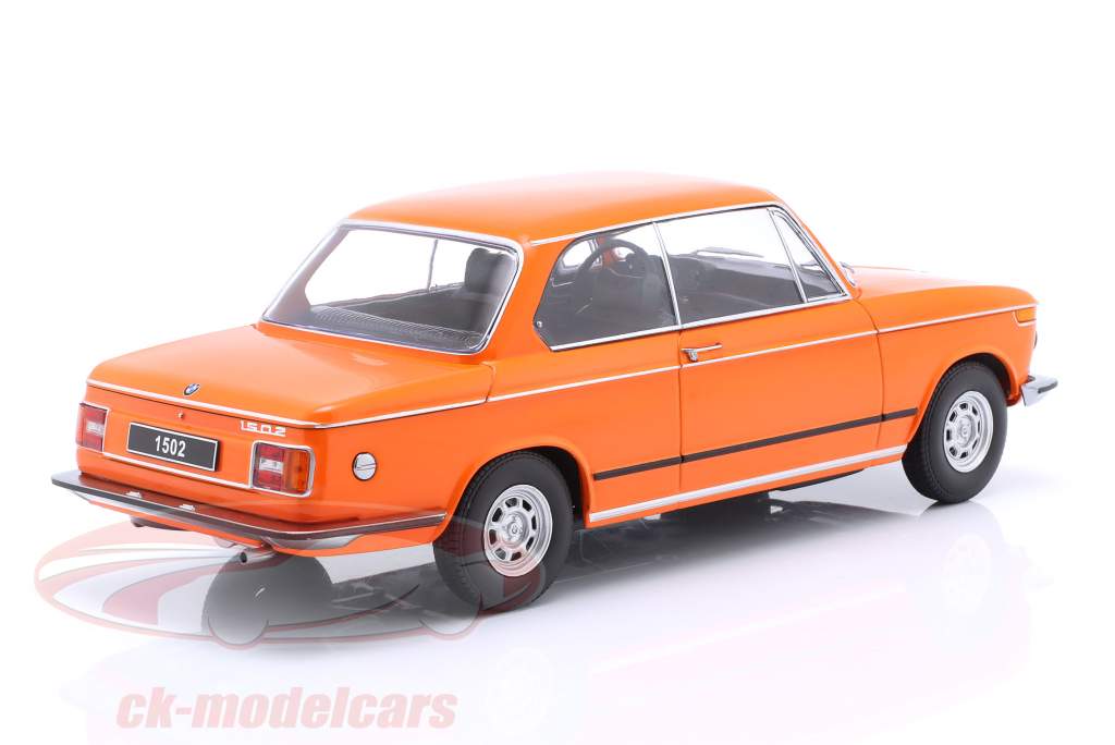 BMW 1502 2. serie Bouwjaar 1974 oranje 1:18 KK-Scale